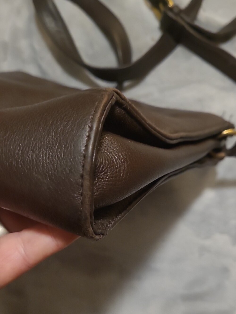 Valerie Stevens Brown 100% Leather Crossbody Bag with Gold Hardware - Picture 5 of 13